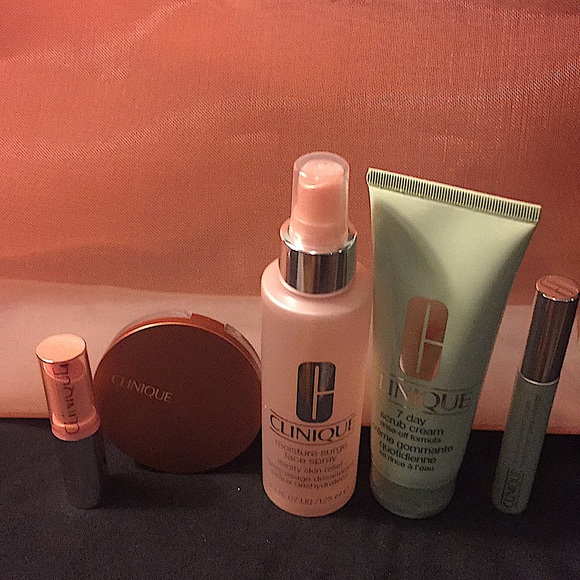 CLINIQUE - SUNNY DAY STAPLES (NWT) - Picture 4 of 9